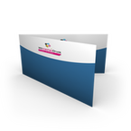 Faltblatt bedruckt gefalzt auf DIN lang quer (21,0 cm x 9,9 cm) vertikaler Mittelfalz 4-seitig