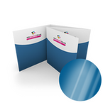 Hochglanz-UV-Lack Faltblatt, gefalzt auf Quadrat 12,0 cm x 12,0 cm, vertikaler Doppelparallelfalz, 8-seitig