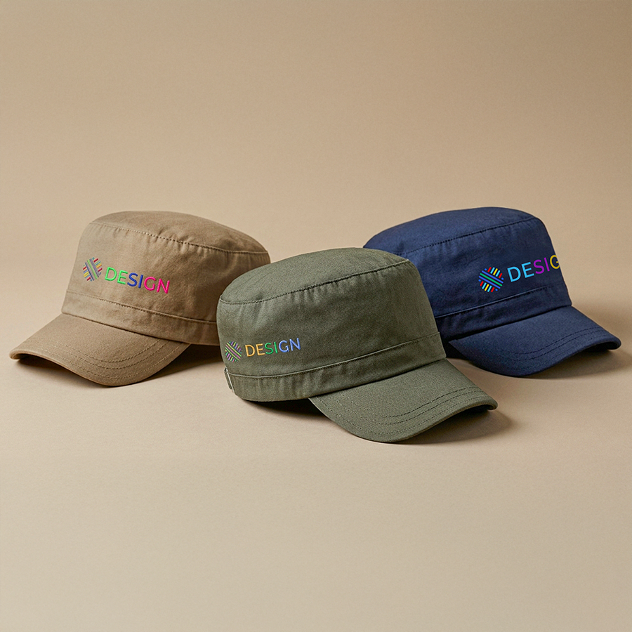 Drei personalisierte Army-Caps in verschiedenen Farben