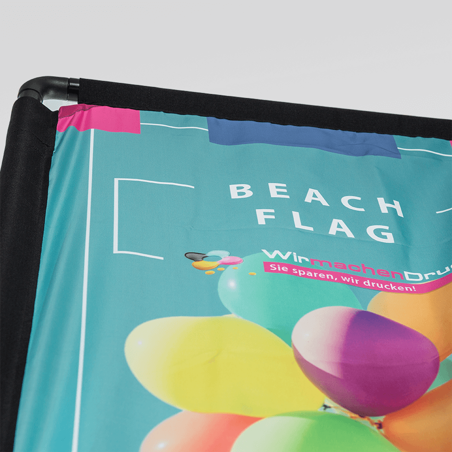 Squareflag mit schwarzem Mastkanal in Detailansicht