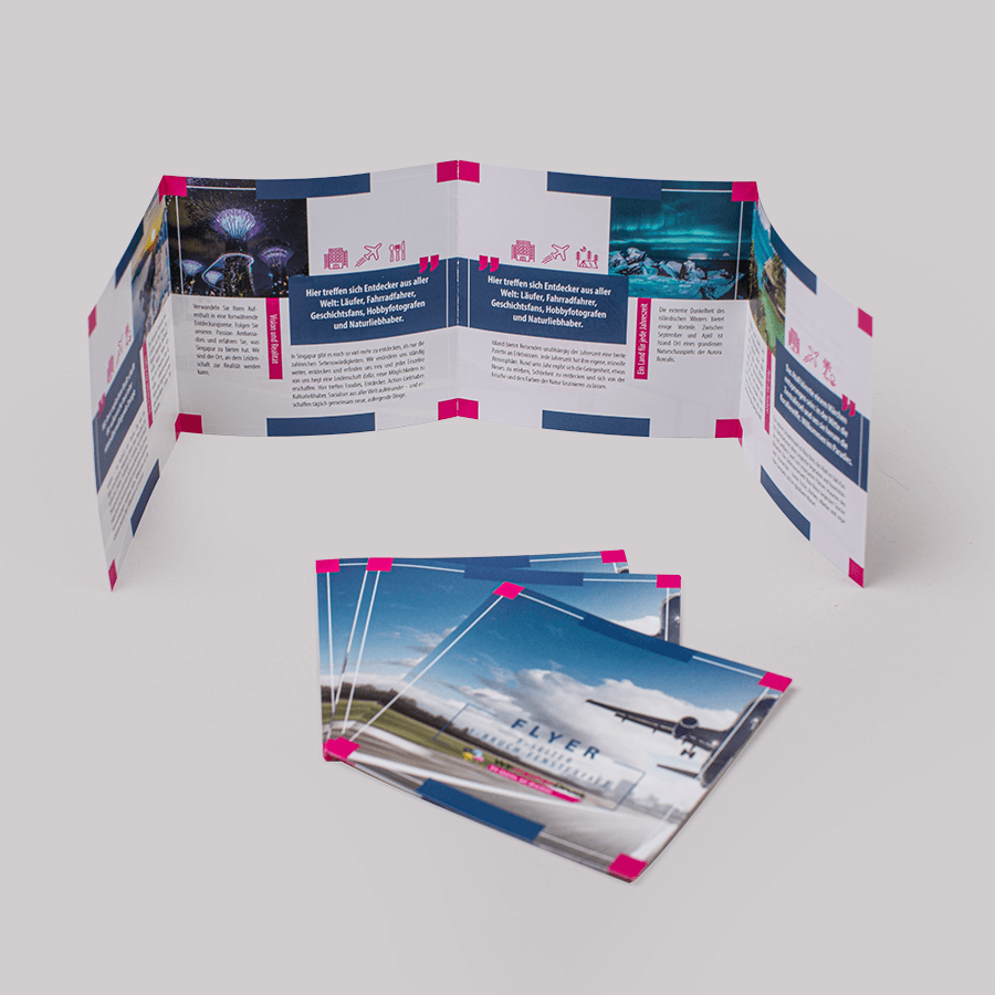 Aufgestellter 8-seitiger Fensterfalz-Flyer mit 3 Brüchen und individuellem beidseitigen Druck