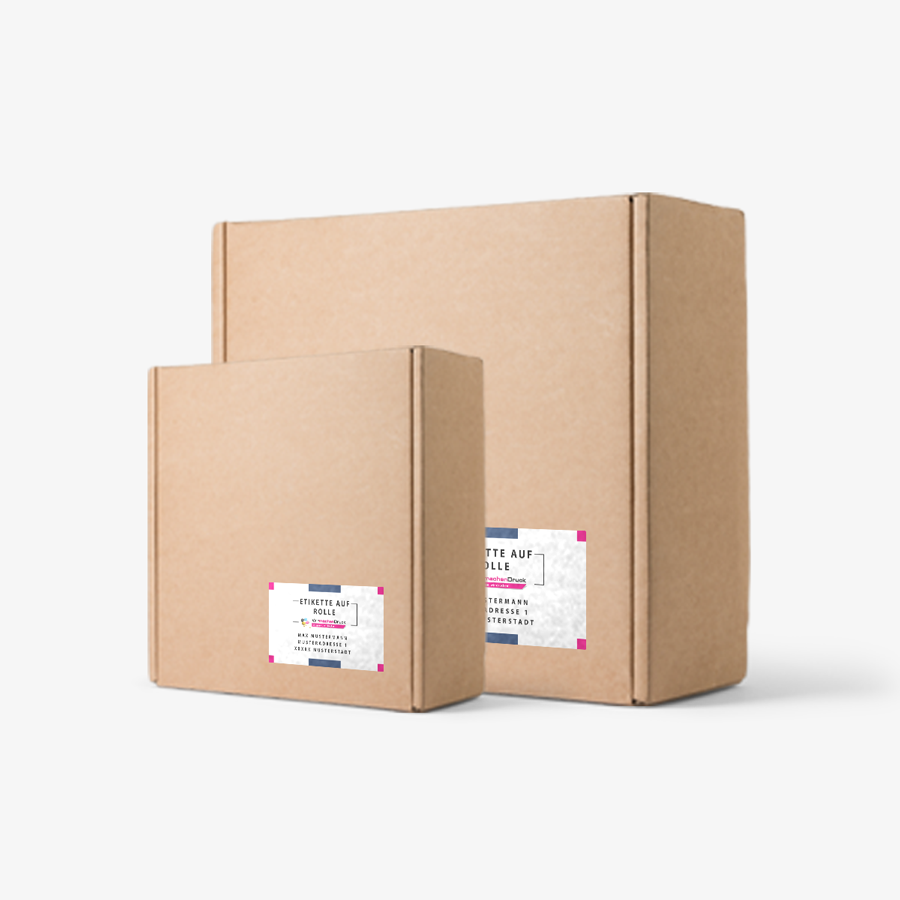 Individuell bedruckte Logistiketiketten auf Versandboxen in verschiedenen Größen, bestellbar auf Rolle