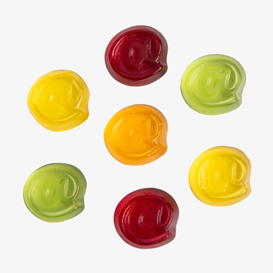 Leckere Fruchtgummi als @-Zeichen, farblich und geschmacklich gemischt