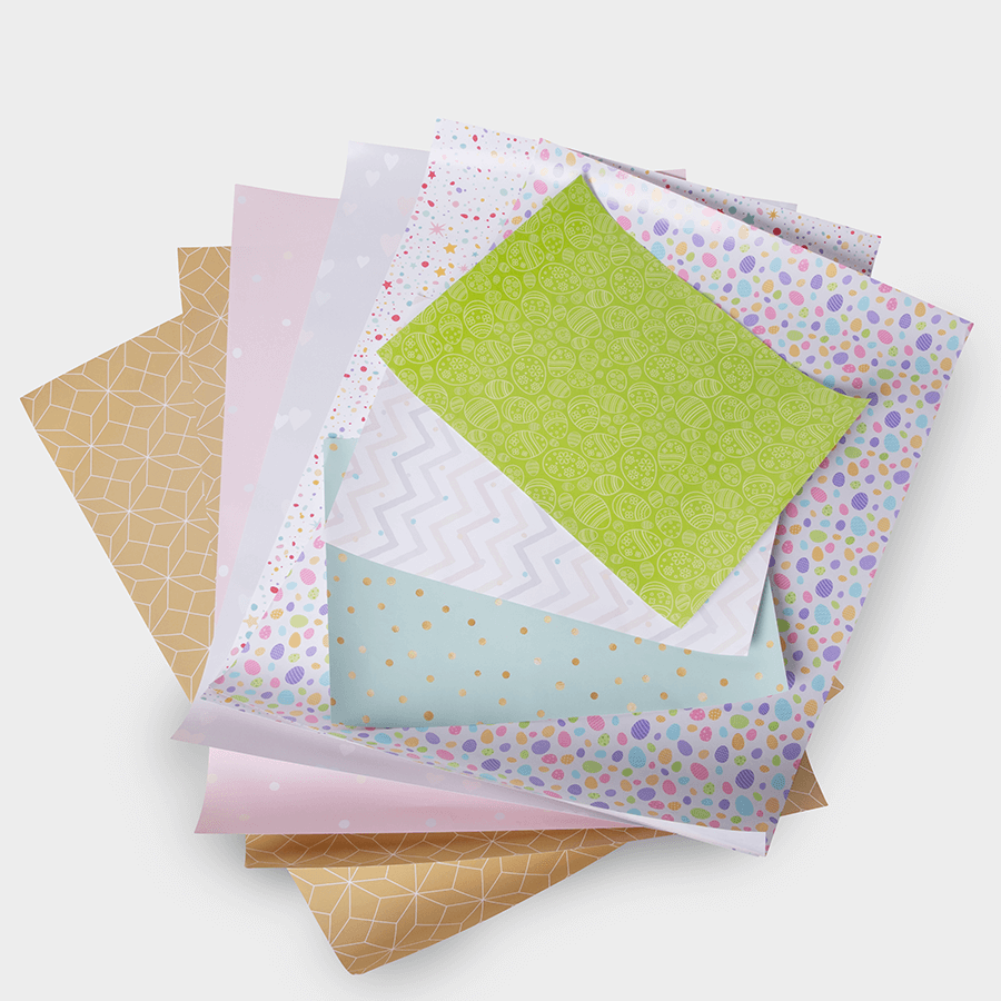 Auswahl von bunt bedrucktem Geschenkpapier in verschiedenen Designs