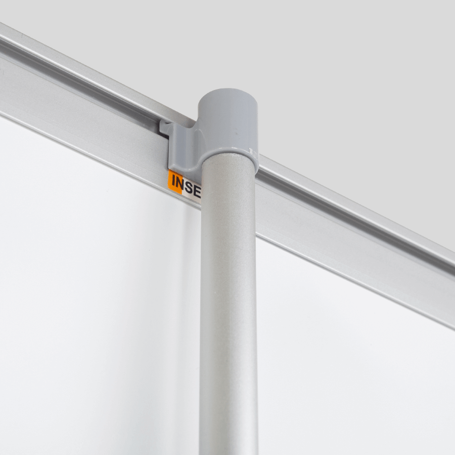 Detailansicht der Rückseite eines Greenscreen-Roll-up-Displays
