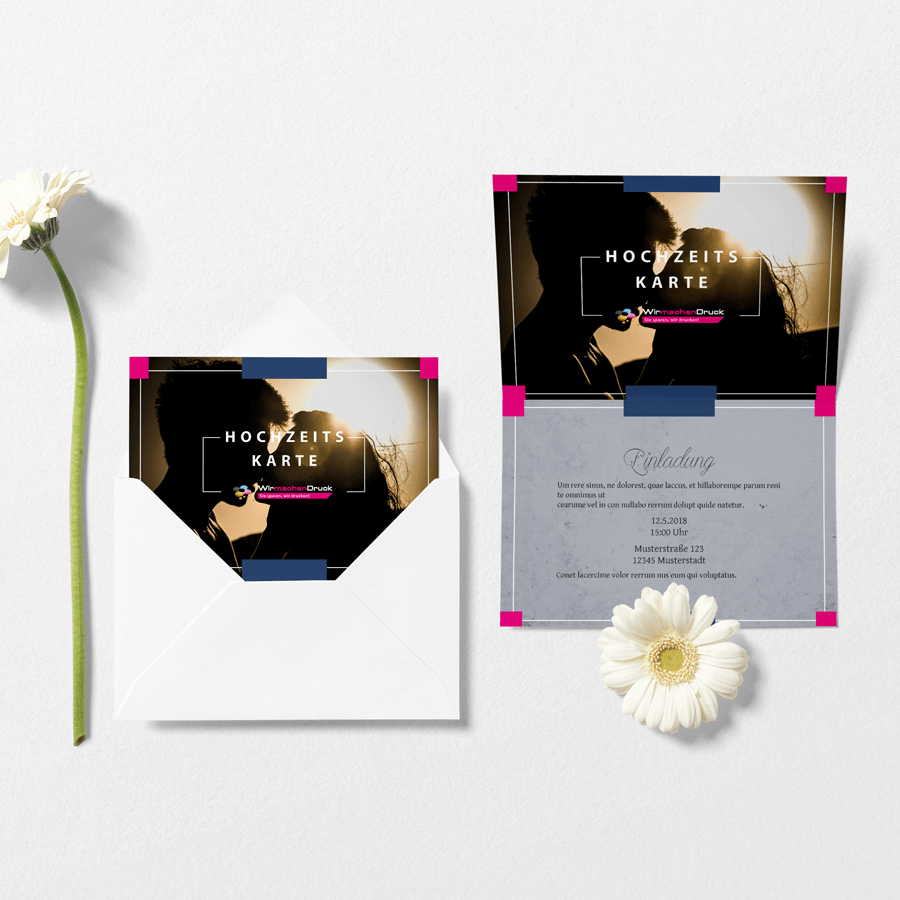 Individuell bedruckte Hochzeitskarten im Querformat in auf- und zugeklappter Ansicht