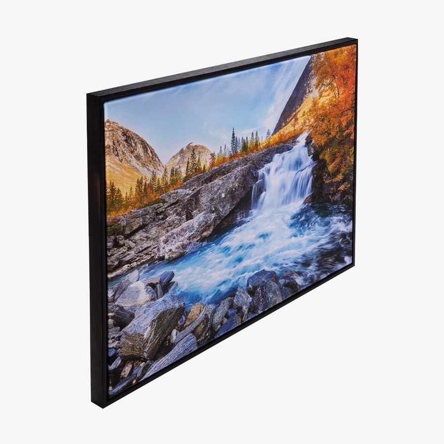 Fine Art Print auf Leinwand im Querformat mit Schattenfugenrahmen in Schwarz