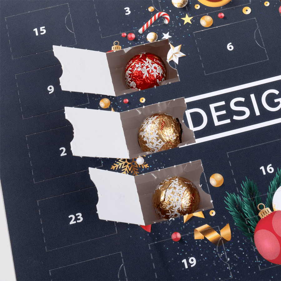 LindtDunkler Lindor Wand-Adventskalender mit drei geöffneten Türchen, Detailansicht, 4/0 farbig bedruckt