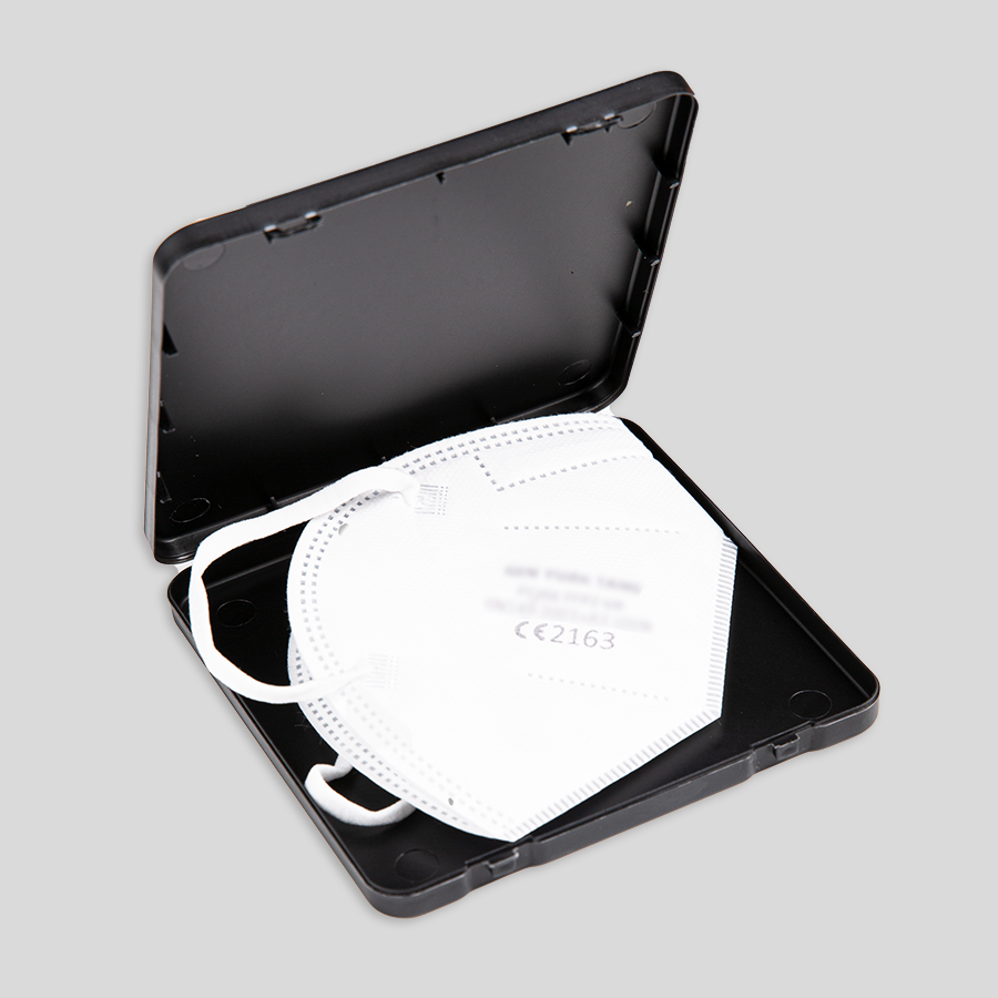 Schwarze, geöffnete Maskenbox für FFP2-Masken, individuell bedruckbar
