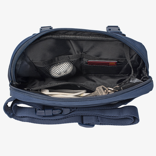 Blaue Multiway-Bauchtasche in geöffneter Ansicht von oben mit Blick ins Innenleben