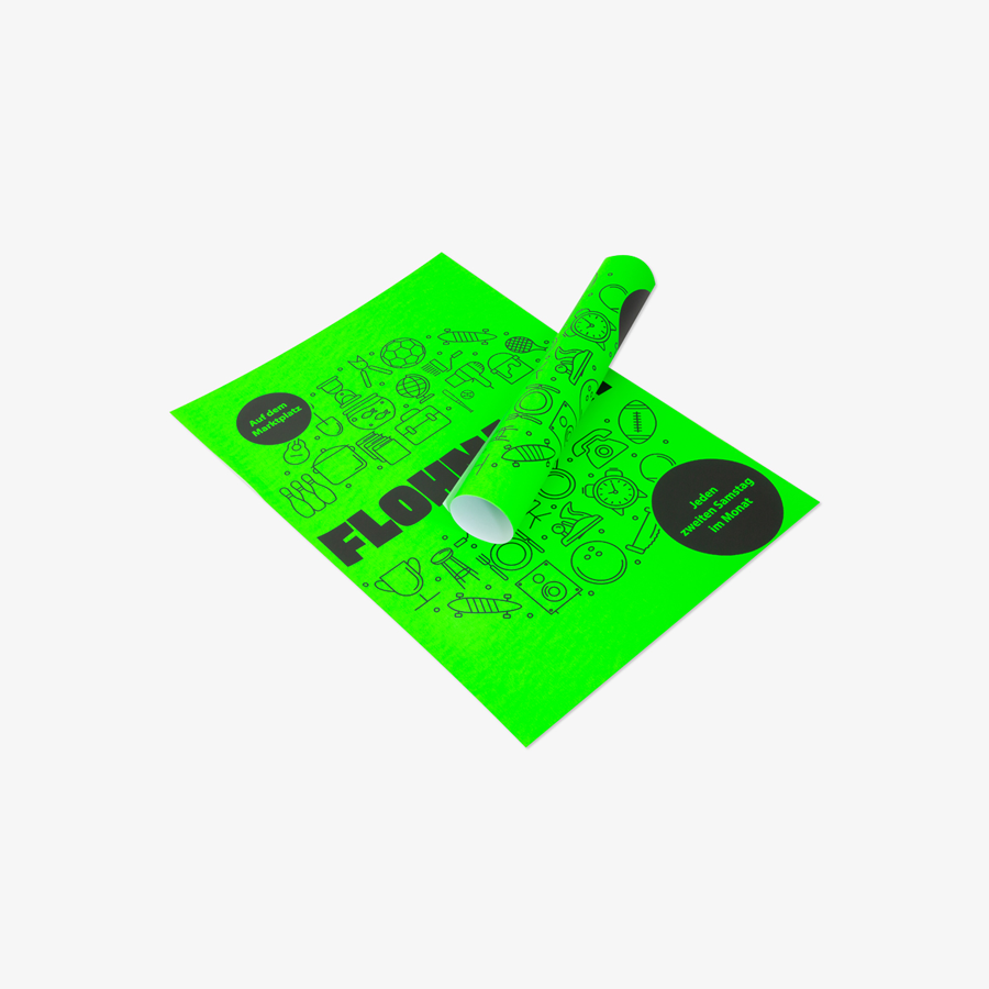 Neongrüne Plakate aus Neonpapier mit hochwertigem Druck ausgebreitet und zusammengerollt