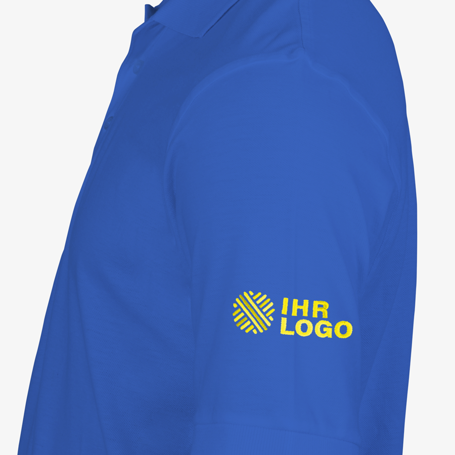 Basic-Poloshirt für Kinder in Royal Blue, mit individuell besticktem Ärmel (links) in der Detailansicht
