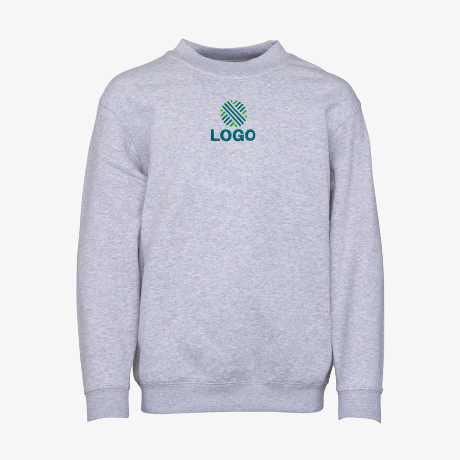 Basic-Sweatshirt für Kinder von B&C Collection, vorne mittig bestickt