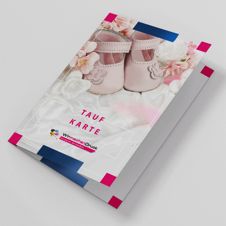 Individuell bedruckte und geklappte Taufkarte mit partiellem UV-Lack im Hochformat
