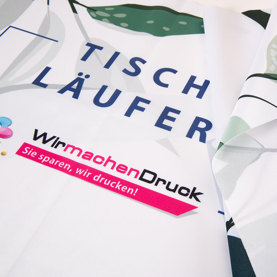 Detailansicht eines weißen, individuell bedruckbaren Tischläufers aus Textil 
