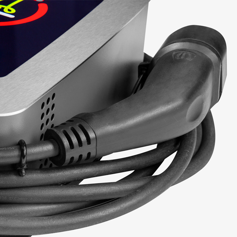 Wallbox Energy Control von AMPERFIED, Detailansicht Stecker