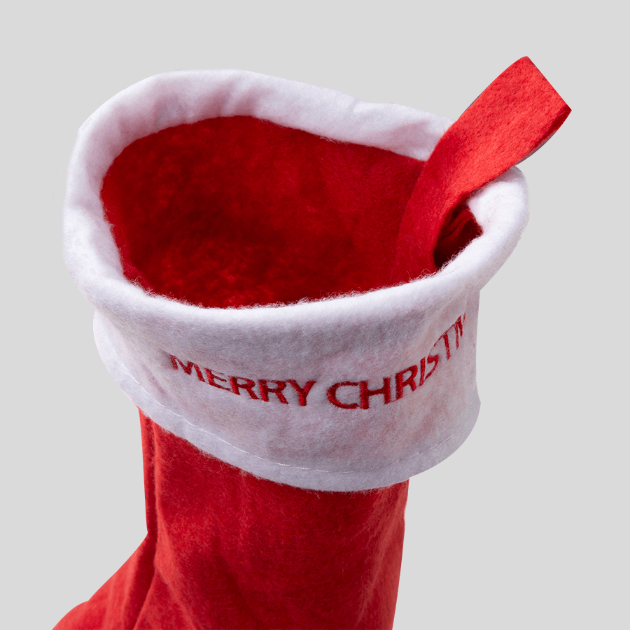 Rot-weißer Weihnachtsstrumpf mit persönlichem Stickmotiv, aus stabilem Non-Woven-Material
