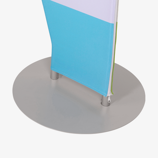 Detailansicht stabiler Standfuß des Zipper-Banners Triangle